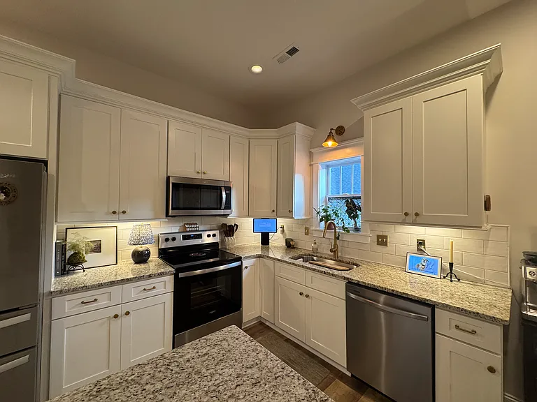 2102 Bernhurst Dr — Photo 9