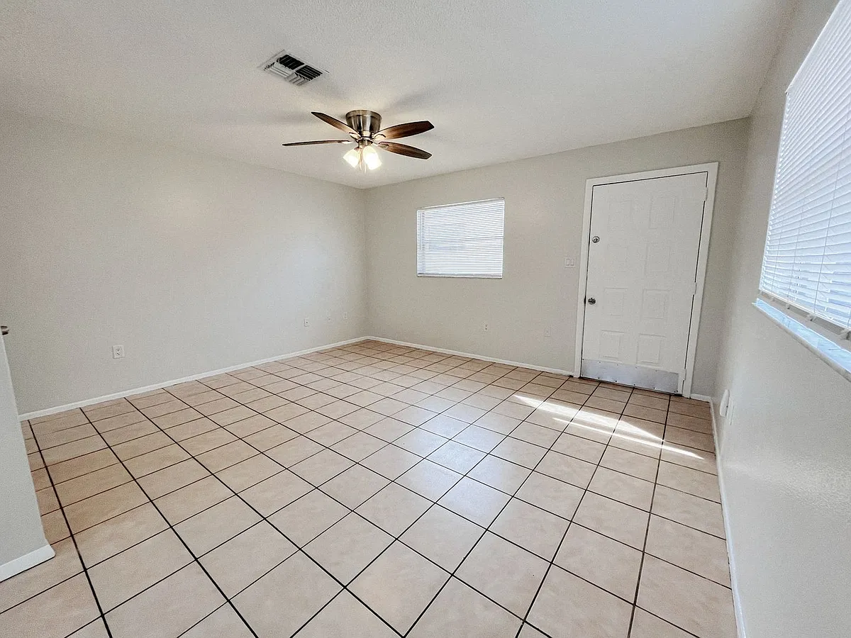 Building Photo - 5723 Silver Spur Dr
