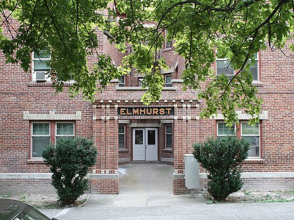 2nd image of 405 NE Oak St APT R