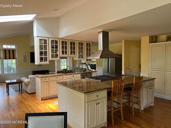 3rd image of 14 Silverbrook Place