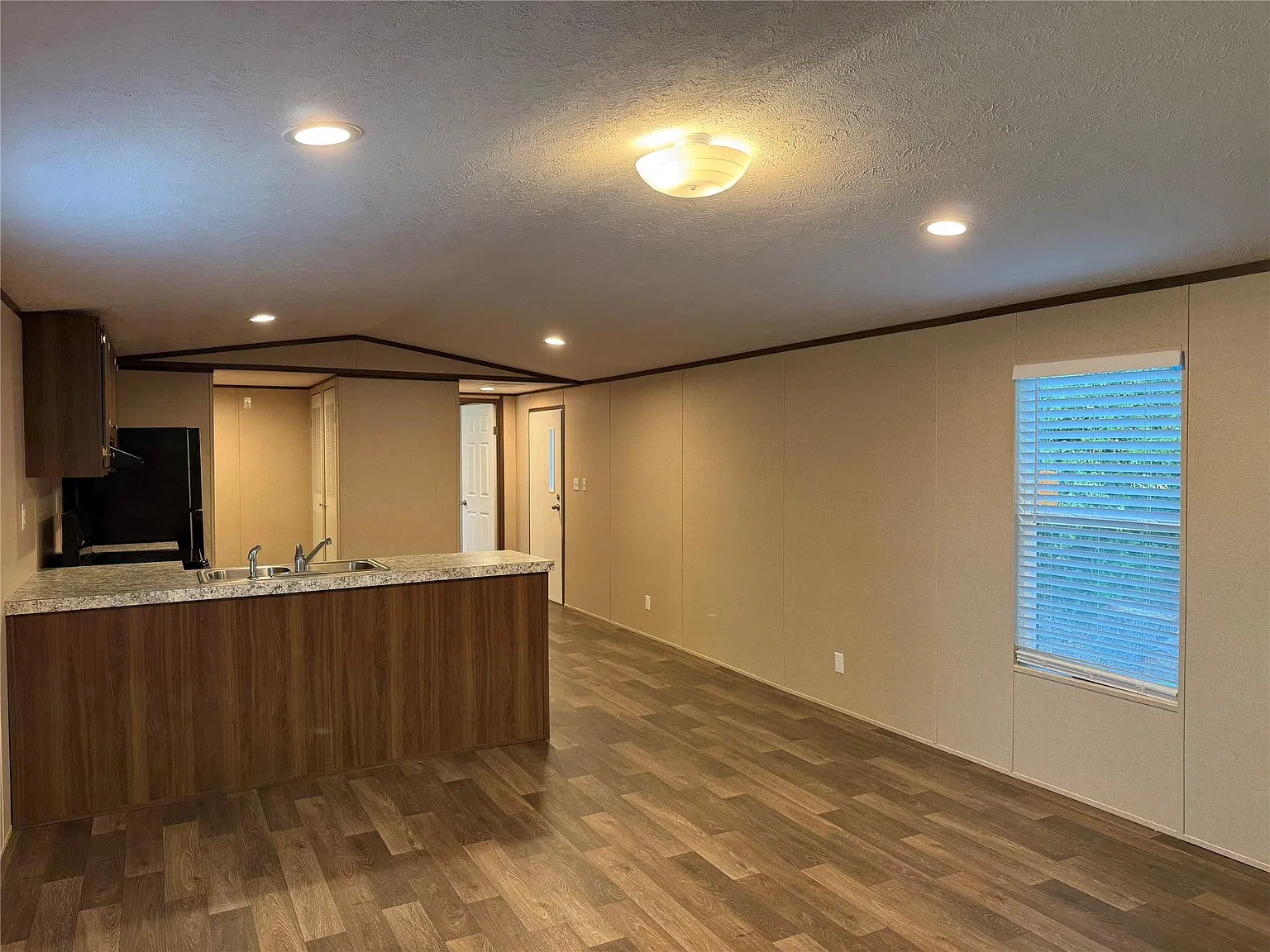 2 bed, 2.0 bath, 820 sqft, $1,450 — Photo 3