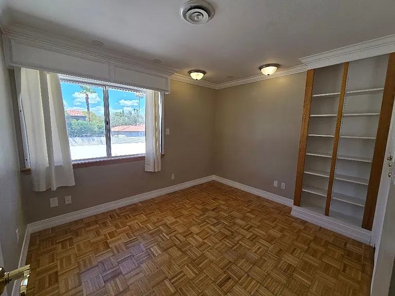 3030 El Camino Ave — Photo 37
