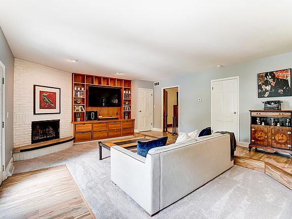 5th image of 207 W Dominion Blvd