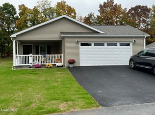 1252 Oak Terrace Dr, Martinsburg, PA