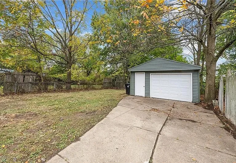 13410 Wainfleet Ave — Photo 15