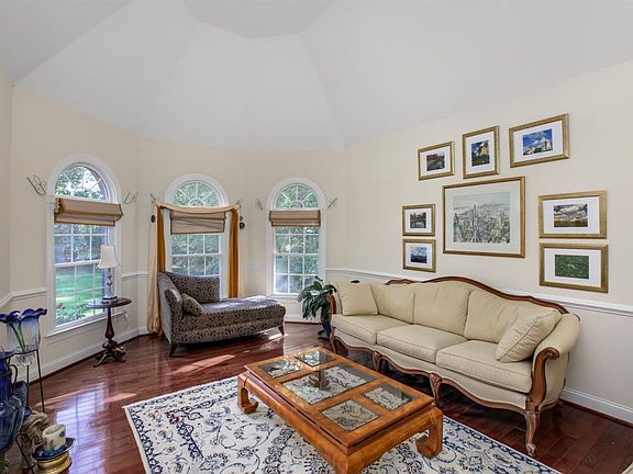 5th image of 5317 Betheny Cir