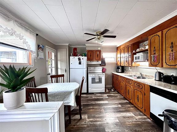 3rd image of 15 Bunkers Hill Road