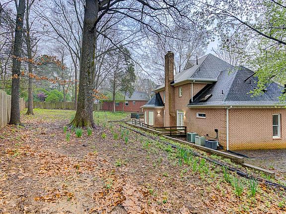 5th image of 486 Brook Ridge Cres