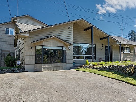 Located in Shoreline's North City MUR70 upzone and only moments away from the planned location of Shoreline's light rail station, this delightful 1,830SF home presents a true urban oasis.