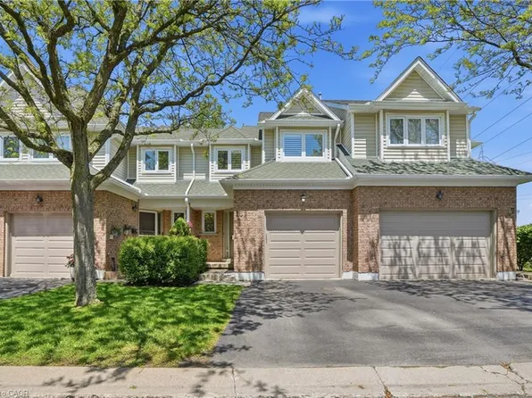 2215 Cleaver Ave #16, Burlington, ON L7M 4C5