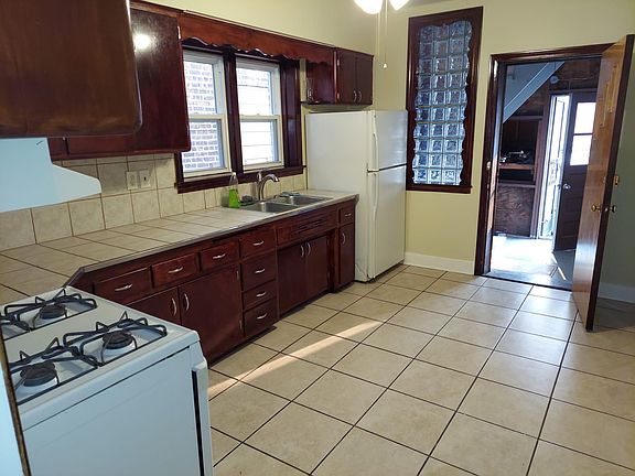5th image of 10624 S Avenue B #1