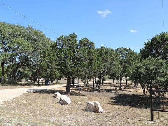 4th image of 469 Bear Creek Dr