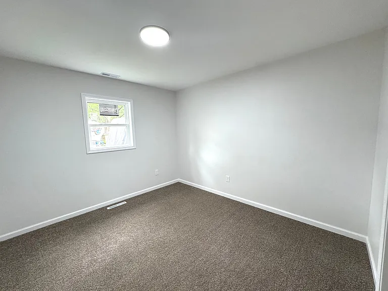 3246 N Lake Park Ave — Photo 15