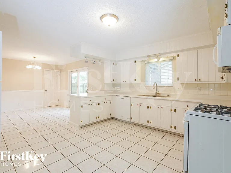 5511 Fireleaf Dr — Photo 6