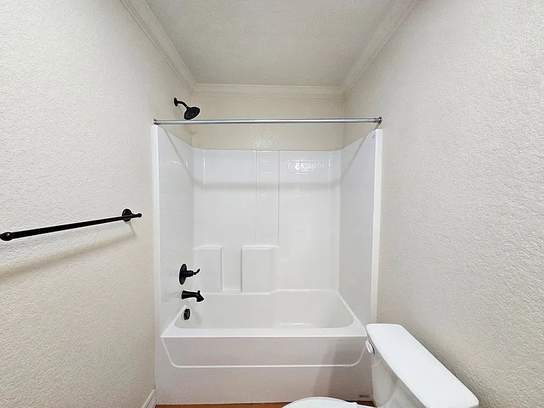 803 Leifester Cir #B — Photo 11