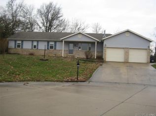 1200 Joshu Ct, Greenville, IL 62246