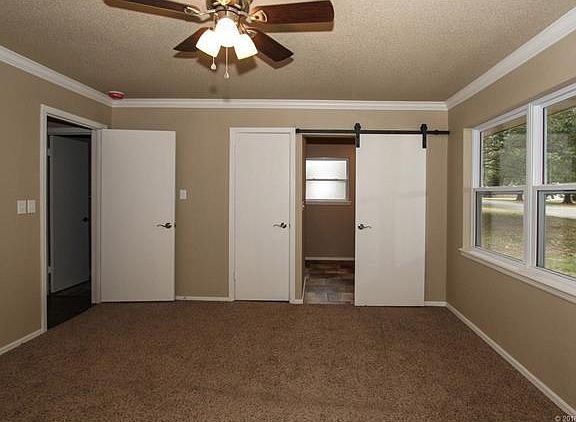 5th image of 910 N Skyline Dr