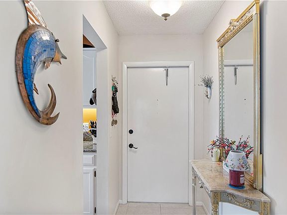 3rd image of 19 Vista Gardens Trl