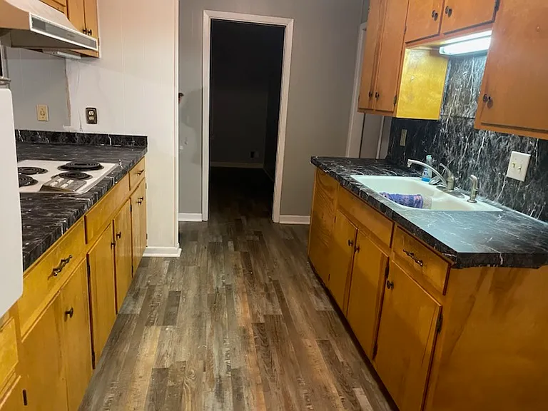 1402 S Georgia St — Photo 10