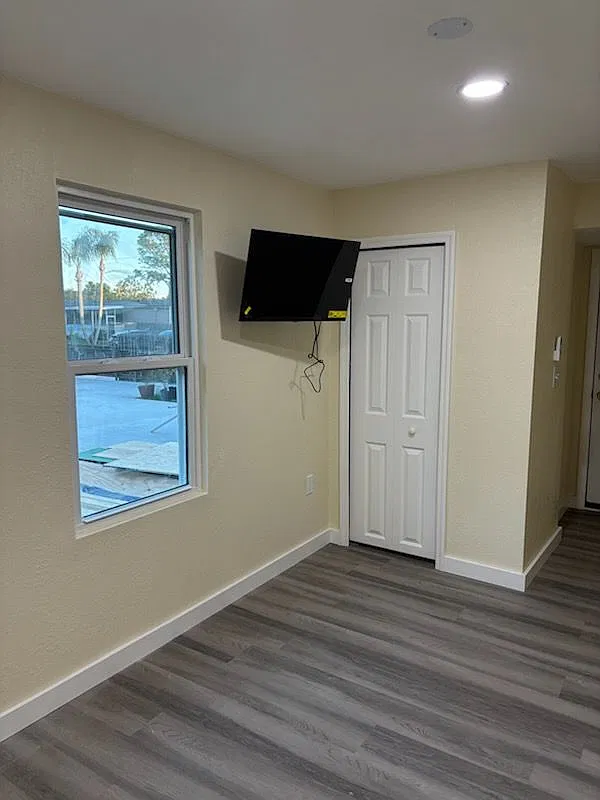 1 bed, 1.0 bath, 300 sqft, $800 — Photo 3