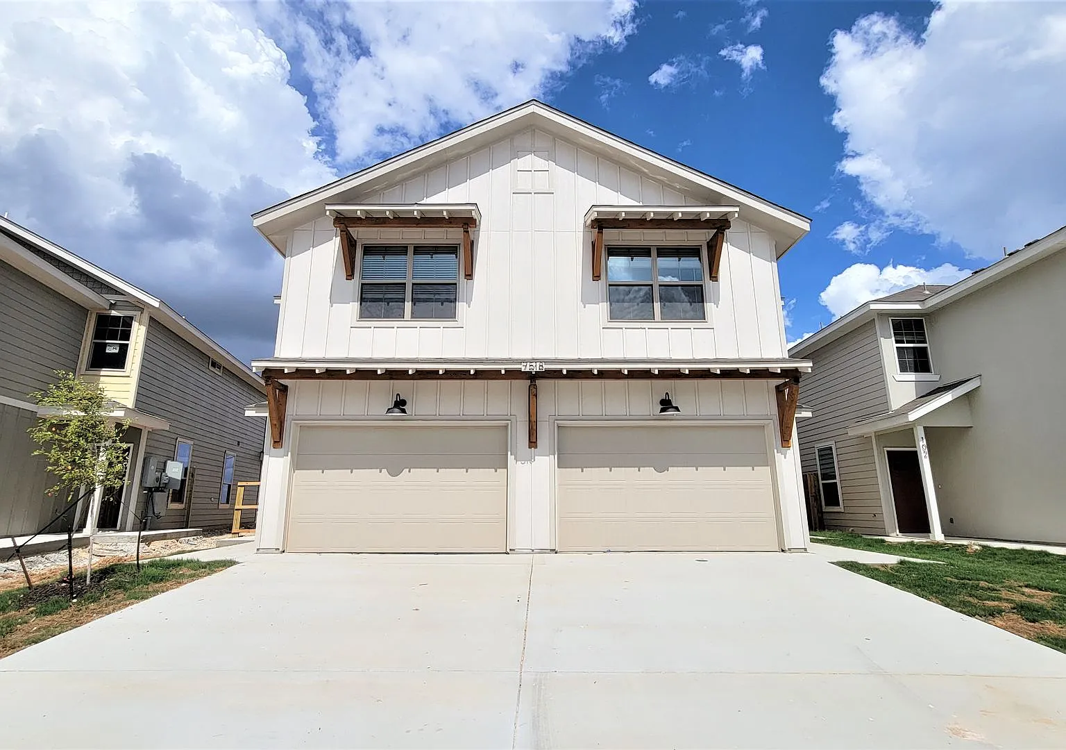 Gated Gramercy Village Townhome | 3BR/2.5BA | No Carpet — Photo 1