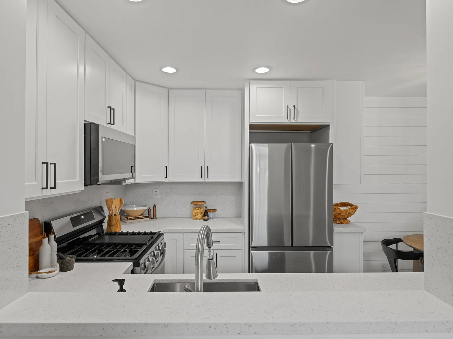 2 bed, 737 sqft, $2,950 — Photo 1