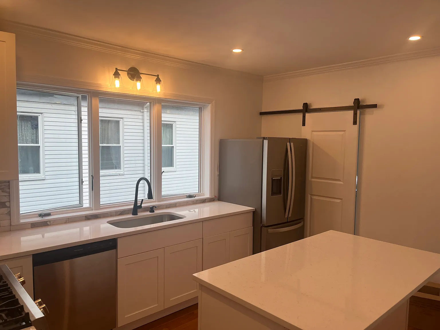4 bed, 1389 sqft, $3,400 — Photo 2