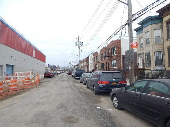 5th image of 2849 W 20th St
