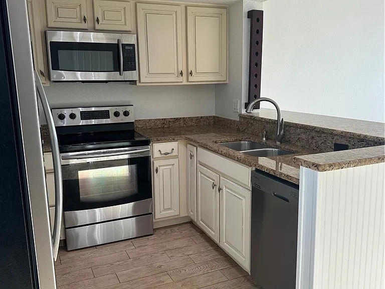 2131 Lakeview Dr #1106 — Photo 10