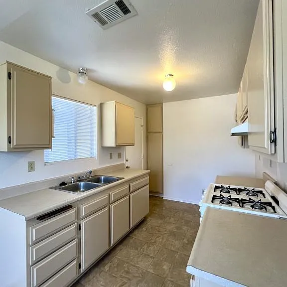 6816 Hemp Ct — Photo 7