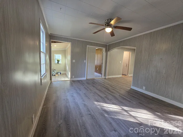 4723 Linden St — Photo 5