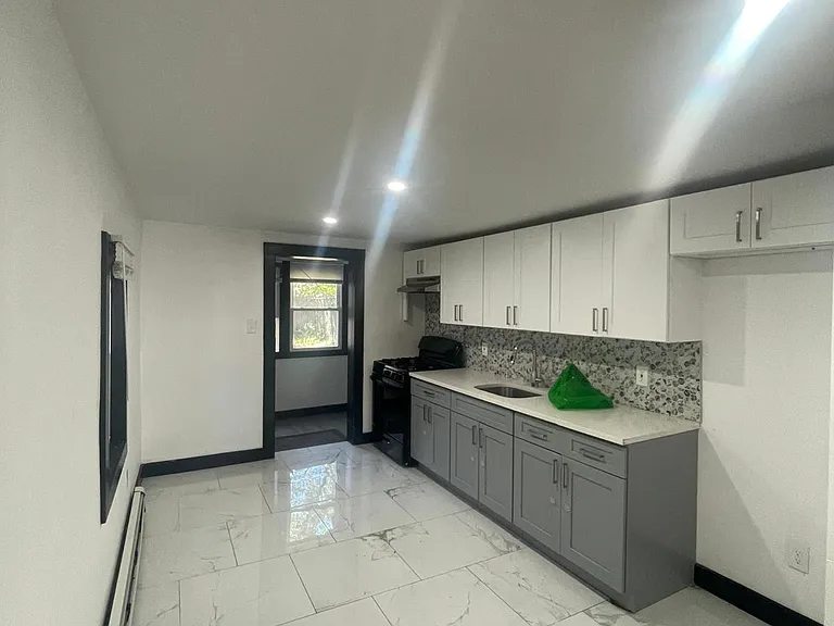 306 Court St — Photo 10