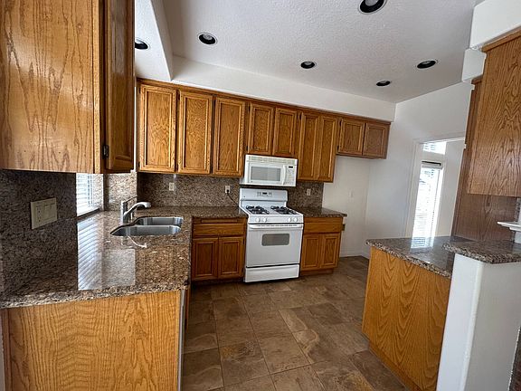 5th image of 549 Timberwood Ave