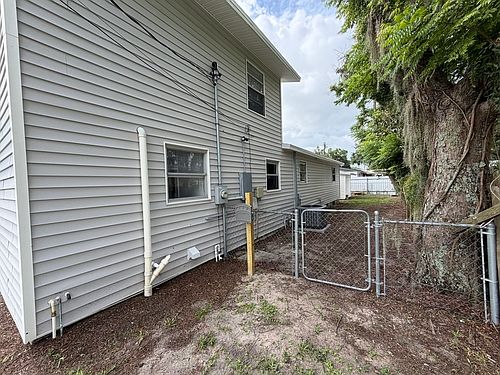 3rd image of 1204 Cherry Ln