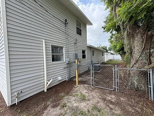 1204 Cherry Ln — Photo 3