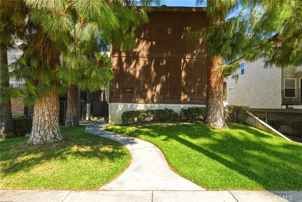 1 bed, 800 sqft, $1,895 — Photo 1