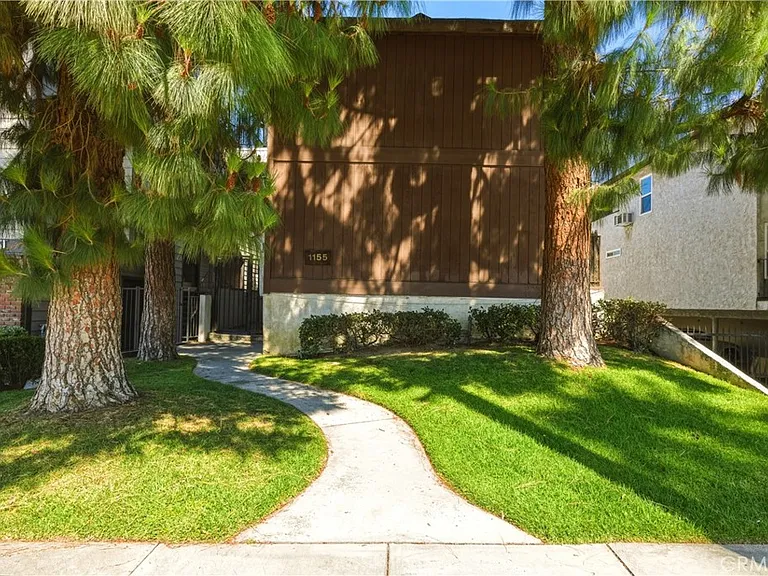 1155 Linden Ave #7 — Photo 1
