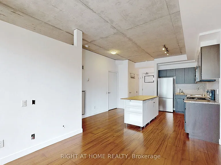 38 Niagara St #312 — Photo 4