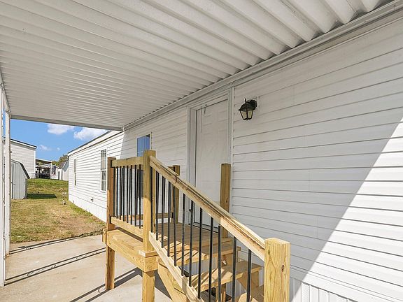 5th image of 1100 Thornwood Dr Lot 703