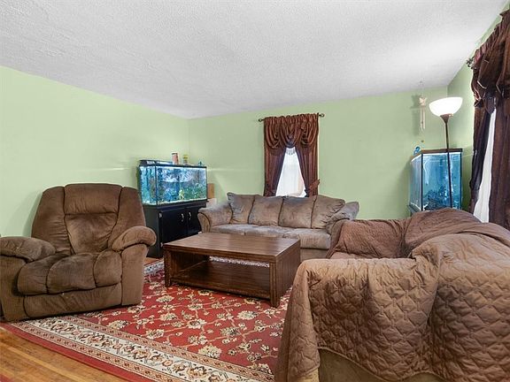 4th image of 1863 Norton St