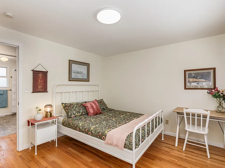 Upper Level | Bedroom 1 | Queen | Desk | 2 large closets with built-ins | Room-darkening curtains