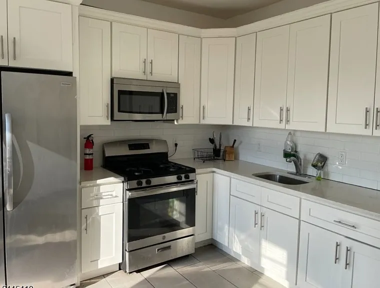 276-282 Morris Ave #2 — Photo 3