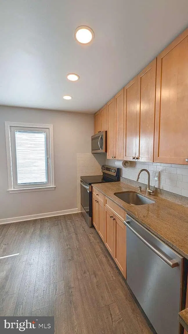 3 bed, 2.5 bath, 1633 sqft, $3,150 — Photo 3