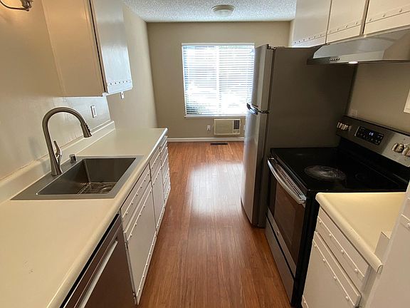 4th image of 1104 Delna Manor Ln APT 2