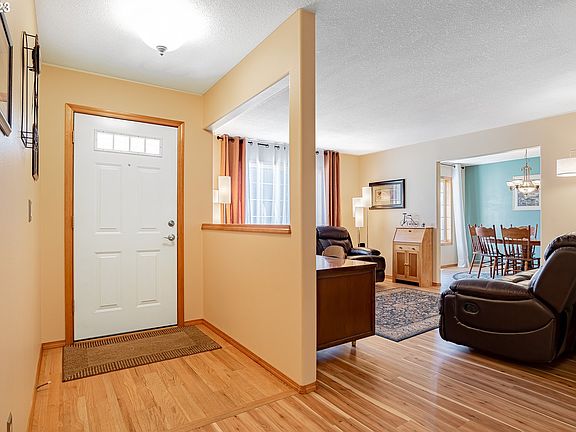 3rd image of 18217 NE 33rd Cir