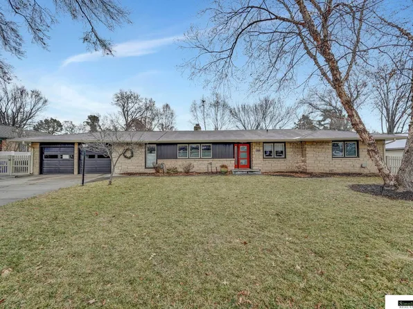 1540 Sunburst Ln, Lincoln, NE 68506