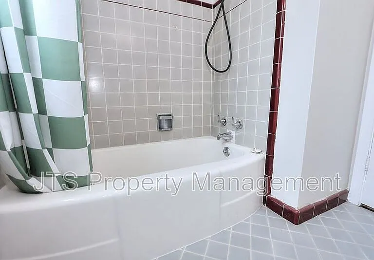 4439 V St #1 — Photo 36