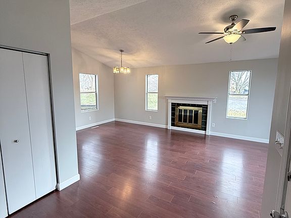 5th image of 733 Riley St