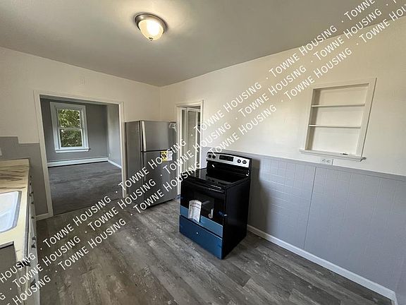 3rd image of 449 27th St #3