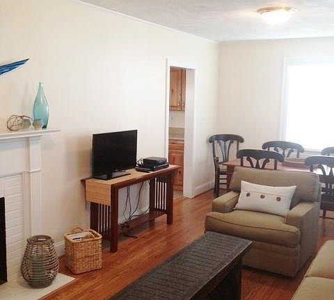 4th image of 1801 Evans St